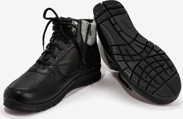 VITAFORM Boots in Black