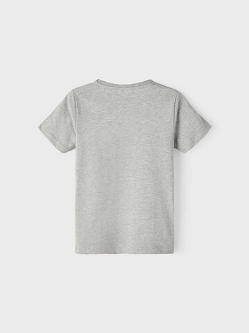 NAME IT - Camiseta 'Travi' en gris