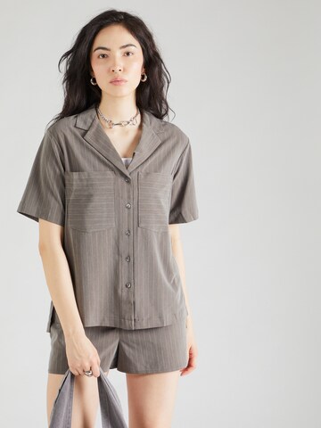 TOPSHOP Blouse in Grey: front