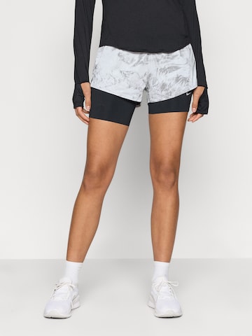 Regular Pantalon de sport NIKE en gris : devant
