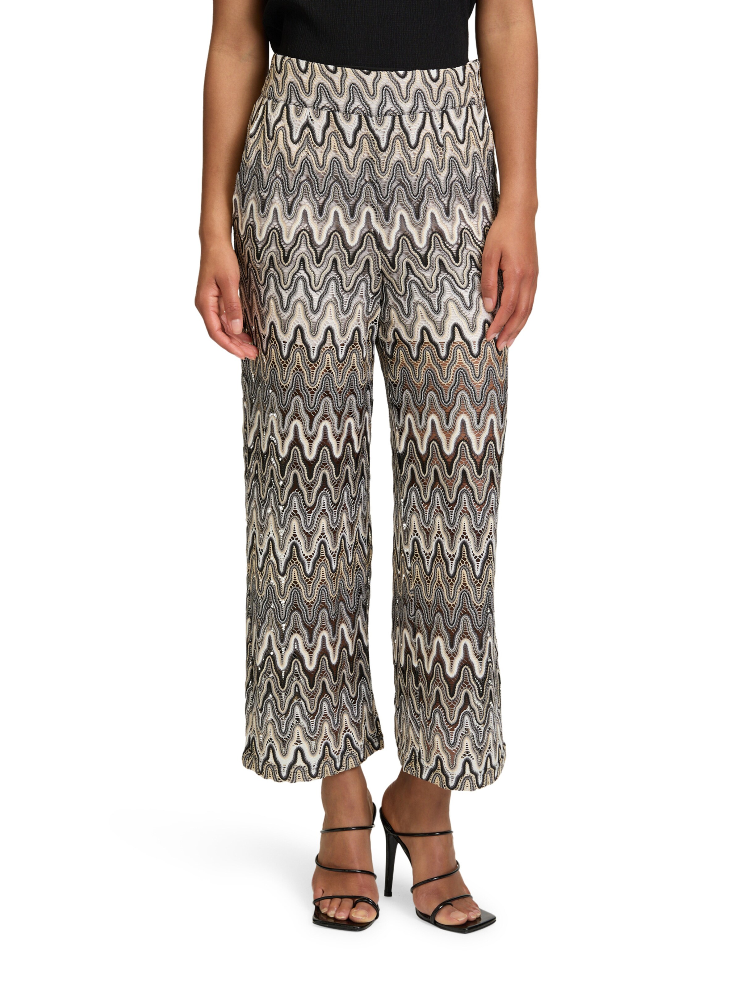 Betty Barclay Loose fit Trousers in Beige: front