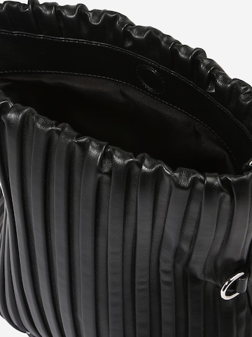 Karl Lagerfeld Olkalaukku 'Kushion' värissä musta