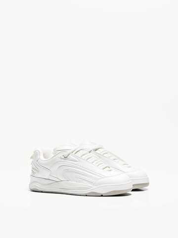 Sneaker bassa di Bershka in bianco