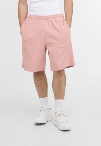 Karl Kani Regular Shorts in Pink: Vorderseite