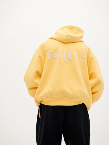 Smiles Sweatshirt 'Nico' in Yellow