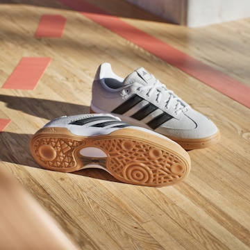 ADIDAS PERFORMANCE - Sapatilha de desporto 'Spezialist' em branco