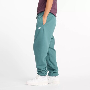 Effilé Pantalon 'Essentials' new balance en vert