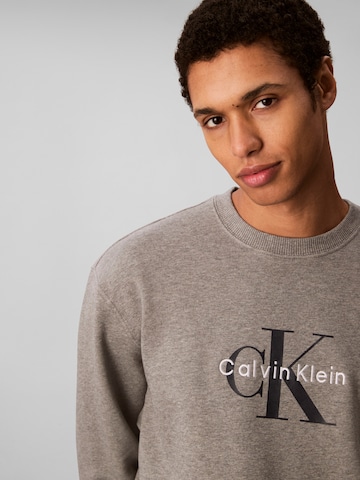 Sweat-shirt Calvin Klein Jeans en gris