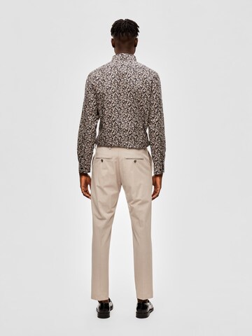 Coupe slim Pantalon à plis 'Liam' SELECTED HOMME en beige