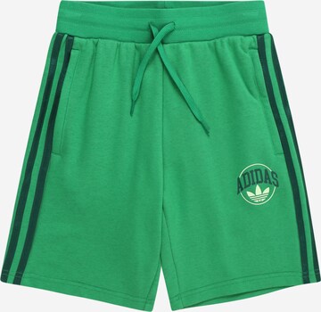 Regular Pantaloni de la ADIDAS ORIGINALS pe verde: față