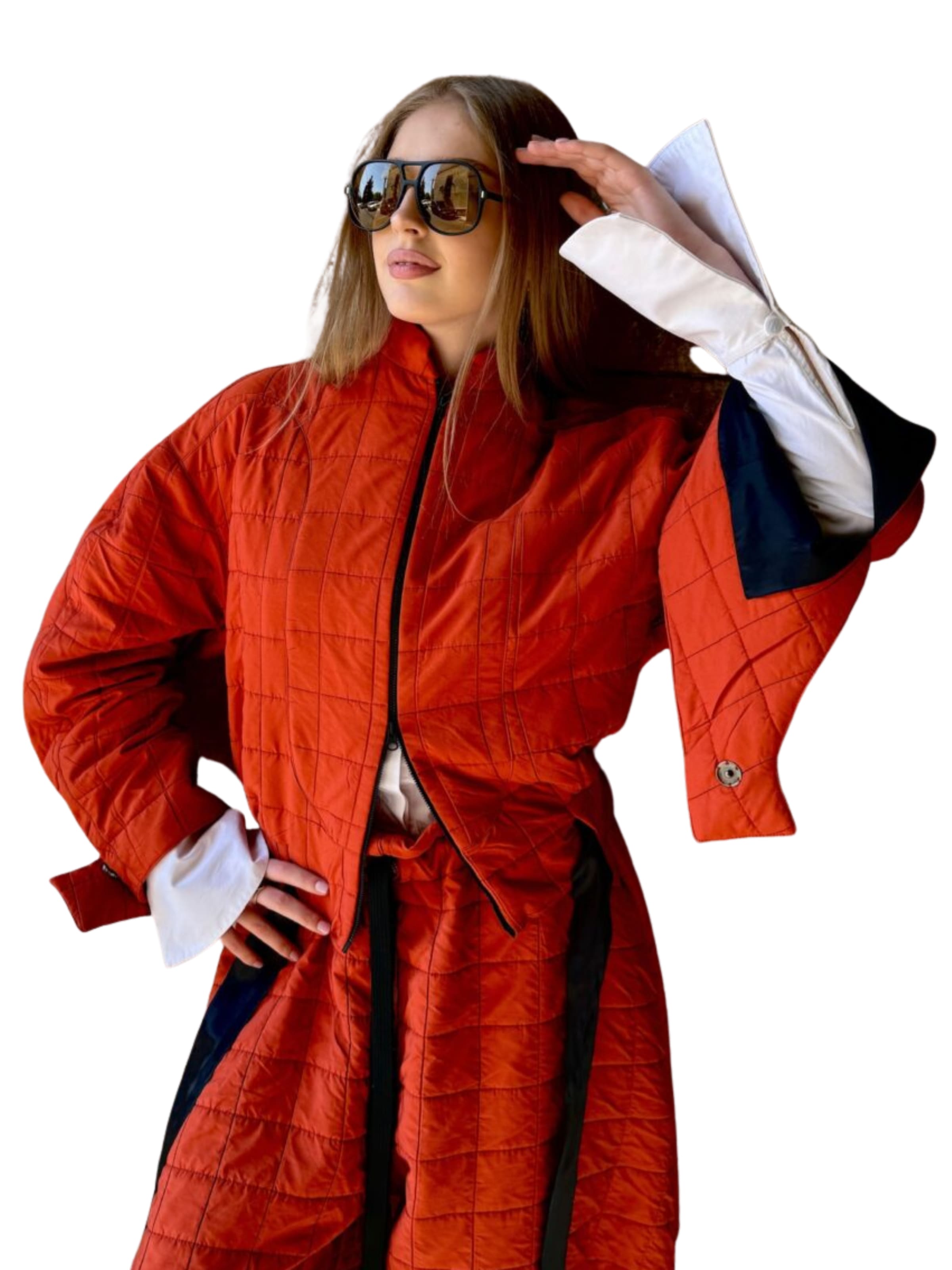 IUnique Übergangsjacke 'IUnique Terracotta Quilted Short Jacket with Belt'‌‌‌ in Rot: Vorderseite