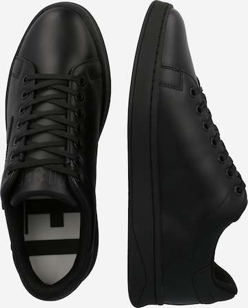 Sneaker bassa 'Athene' di DIESEL in nero