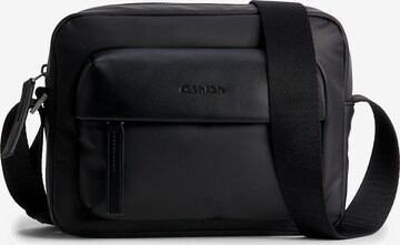 Calvin Klein Crossbody Bag in Black: front