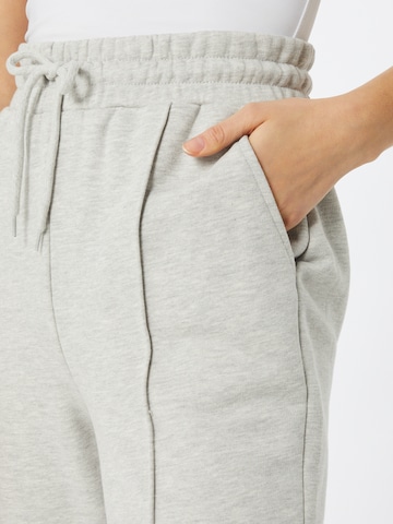 Loosefit Pantalon NA-KD en gris