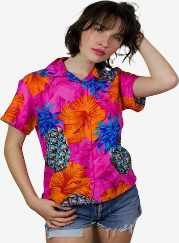 King Kameha Blouse 'Pineapple Hibiscus Shadow Line' in Pink: front