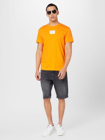 Tricou de la Calvin Klein Jeans pe portocaliu