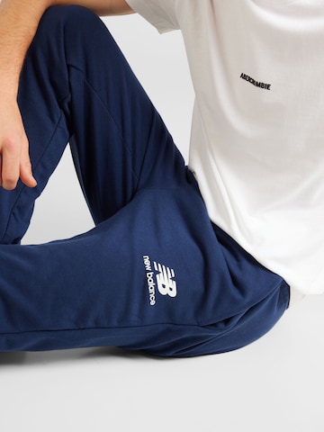 Effilé Pantalon 'Essentials' new balance en bleu
