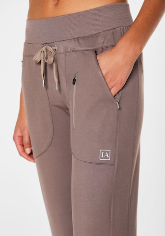 Coupe slim Pantalon de sport LASCANA ACTIVE en beige