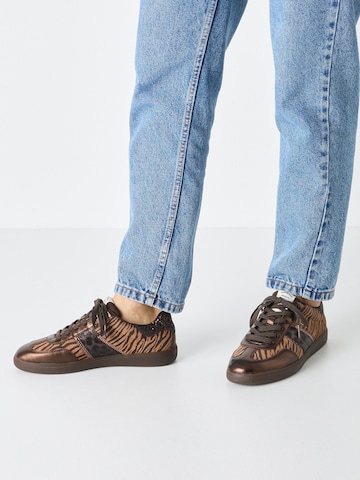 Tamaris Sneakers laag in Bruin