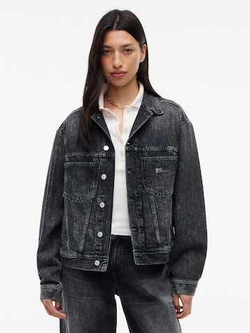 Tommy Jeans Φθινοπωρινό και ανοιξιάτικο μπουφάν σε μαύρο: μπροστά