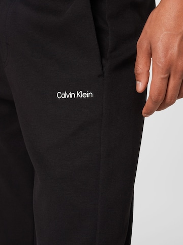 Calvin Klein Дънки Tapered Leg Панталон в черно