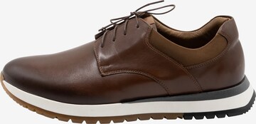 MO Sneakers in Brown: front