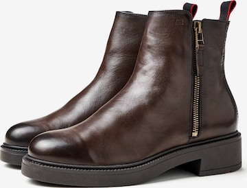 LLOYD Ankle Boots in Brown: front