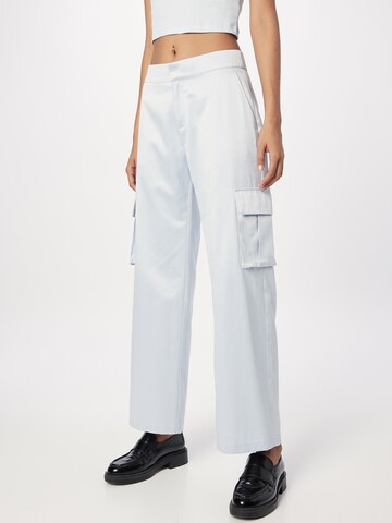 Gina Tricot Regular Cargo trousers in Blue: front