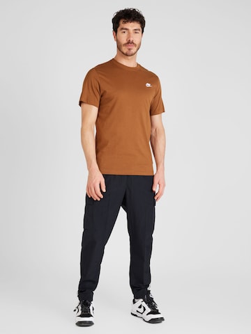 Nike Sportswear Regular Fit T-Shirt 'CLUB' in Braun