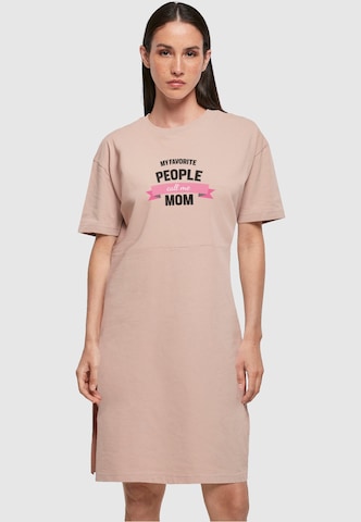 Merchcode Kleid 'Mothers Day - My Favorite People Call Me Mom' in Pink: predná strana