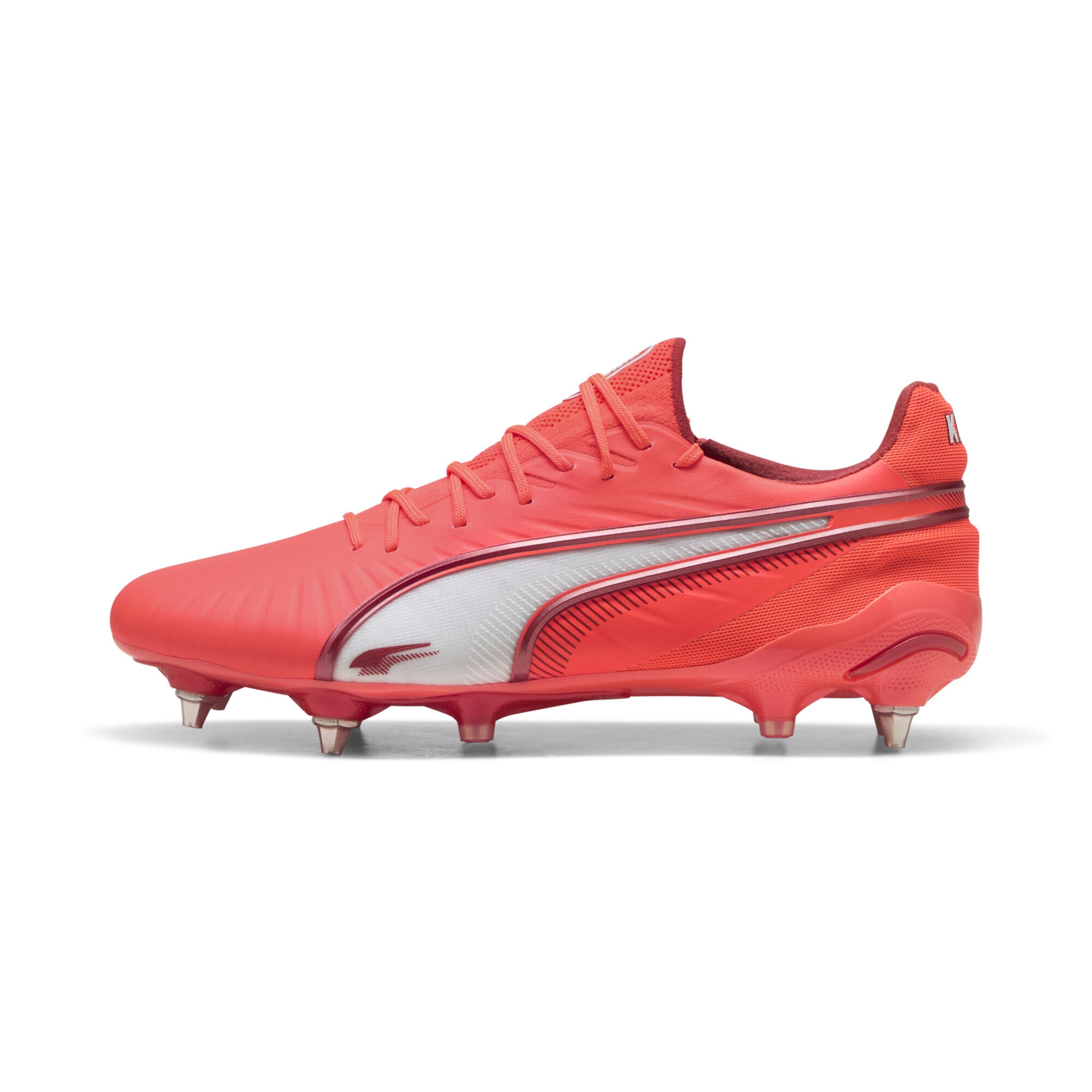 PUMA Soccer shoe 'King Ultimate' in Red: front