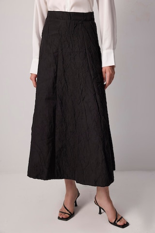 Touche Prive Skirt in Black: front