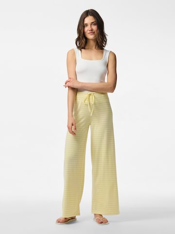 Wide Leg Pantalon 'PCMonique' PIECES en jaune