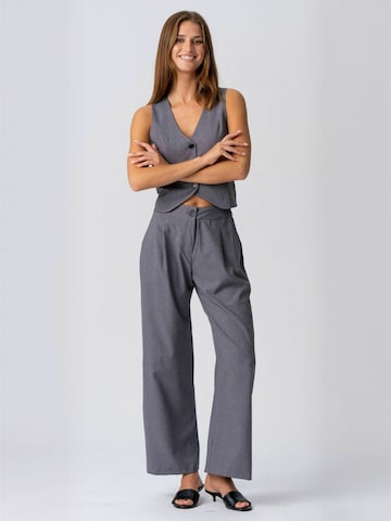 Regular Pantaloni ' Natalie ' de la TEESHOPPEN pe gri: față