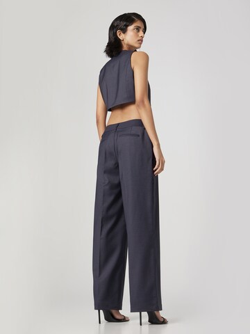 Wide Leg Pantalon à plis 'Dion' Bella x ABOUT YOU en bleu