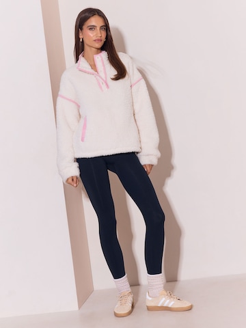 Pullover di Lipsy in beige