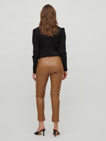 VILA Skinny Trousers 'Dagmar' in Brown