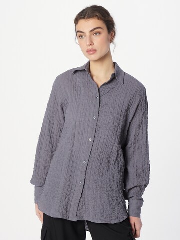 WEEKDAY Blouse in Grijs: voorkant