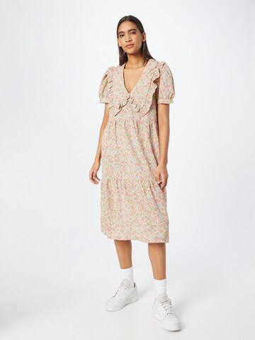 Robe Monki en rose : devant