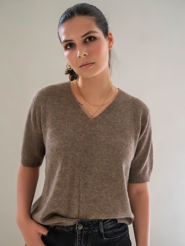 WEARABLE STORIES Trui 'Rune' in Grijs: voorkant