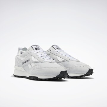 Reebok Sneaker ' LX 2200  ' in Grau
