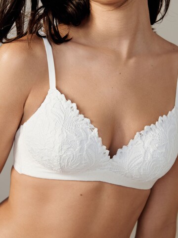 T-shirt Reggiseno di Next in bianco