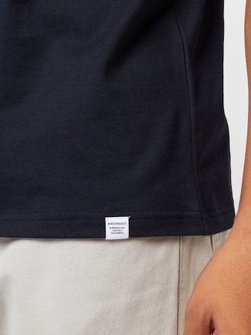 NORSE PROJECTS Bluser & t-shirts 'Johannes' i blå