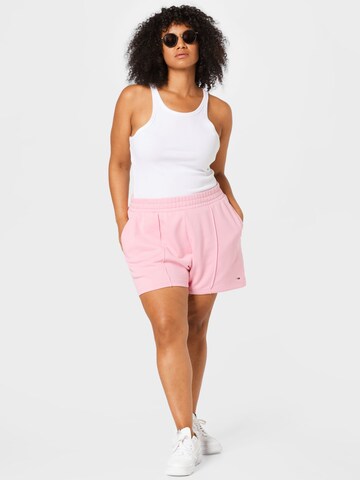 Tommy Jeans Curve Regular Shorts in Pink