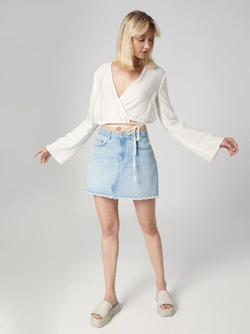 A LOT LESS - Blusa 'Thamara' en blanco