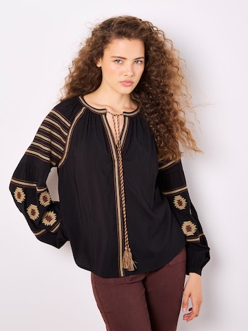 Apricot Blouse 'Aztec Embroidered' in Zwart: voorkant