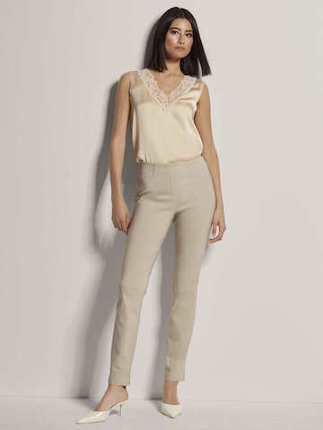 MADELEINE Slimfit Hose in Beige