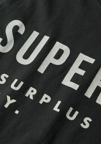 Superdry T-Shirt 'Surplus' in Schwarz
