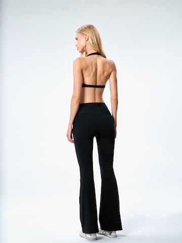GOD SAVE QUEENS Bootcut Leggings 'Second Skin Studio High-Waisted Bootcut Legging' in Zwart