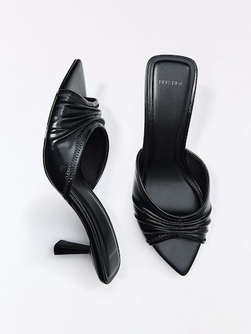 Bershka Чехли в черно